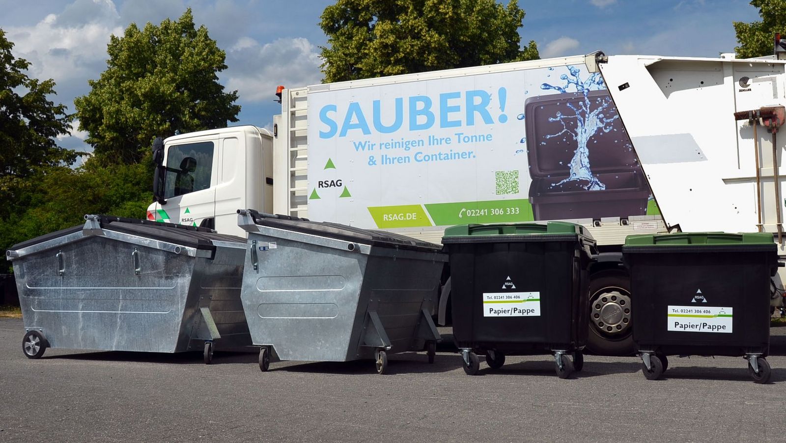 Umleerbehälter für Papier im Größenvergleich